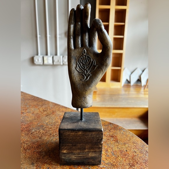 RONAN HAND STATUARY - Picture 1 of 1